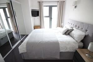 Apartment, 3 Bedrooms | Iron/ironing board, free WiFi, bed sheets - Watergarden Apartment (London)