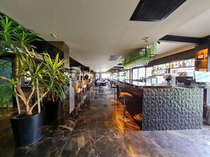 Bar (on property) - AIR Boss Istanbul Airport AND Fair Hotel (Istanbul)