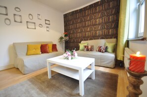 Basic Apartment, 4 Bedrooms | Living room | 32-inch flat-screen TV with digital channels, TV - Old Nichol Guest Apartment (London)