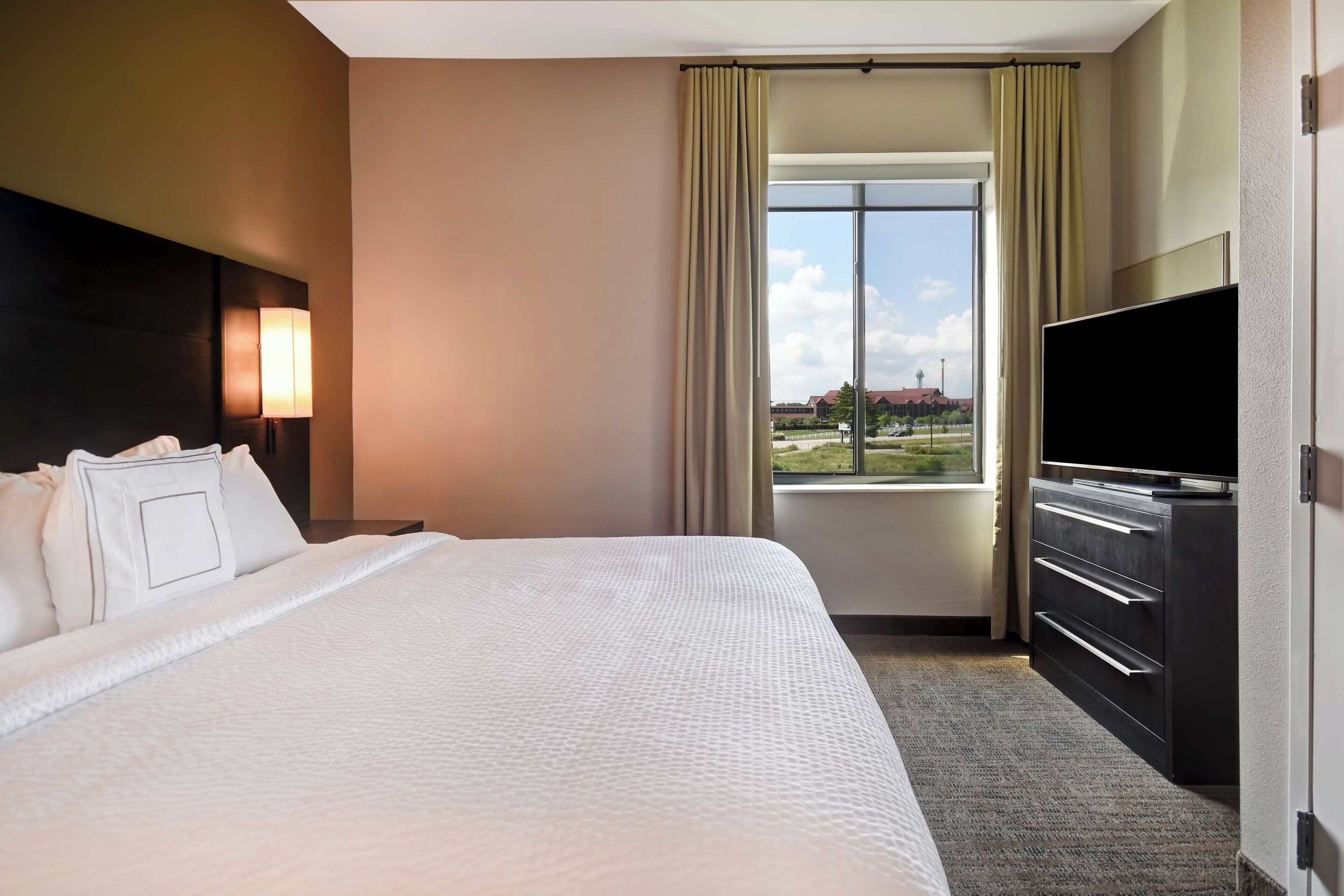 suite, 1 bedroom | desk, laptop workspace, iron/ironing board, free wifi