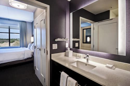Studio, 1 King Bed with Sofa bed | Bathroom