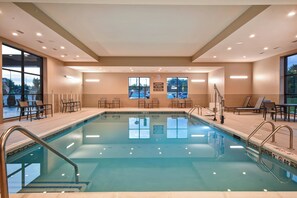 Una piscina cubierta