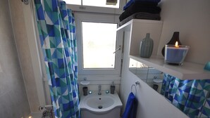 Departamento básico, 2 habitaciones | Baño