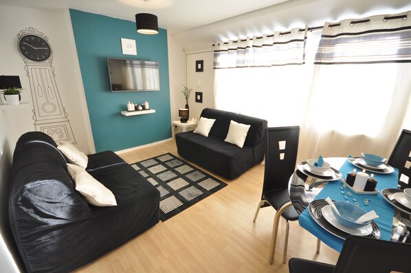 Iron/ironing board, free WiFi, bed sheets