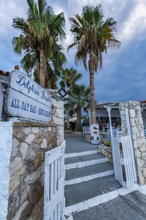 Exterior - Agamemnon Beach (Oropos)