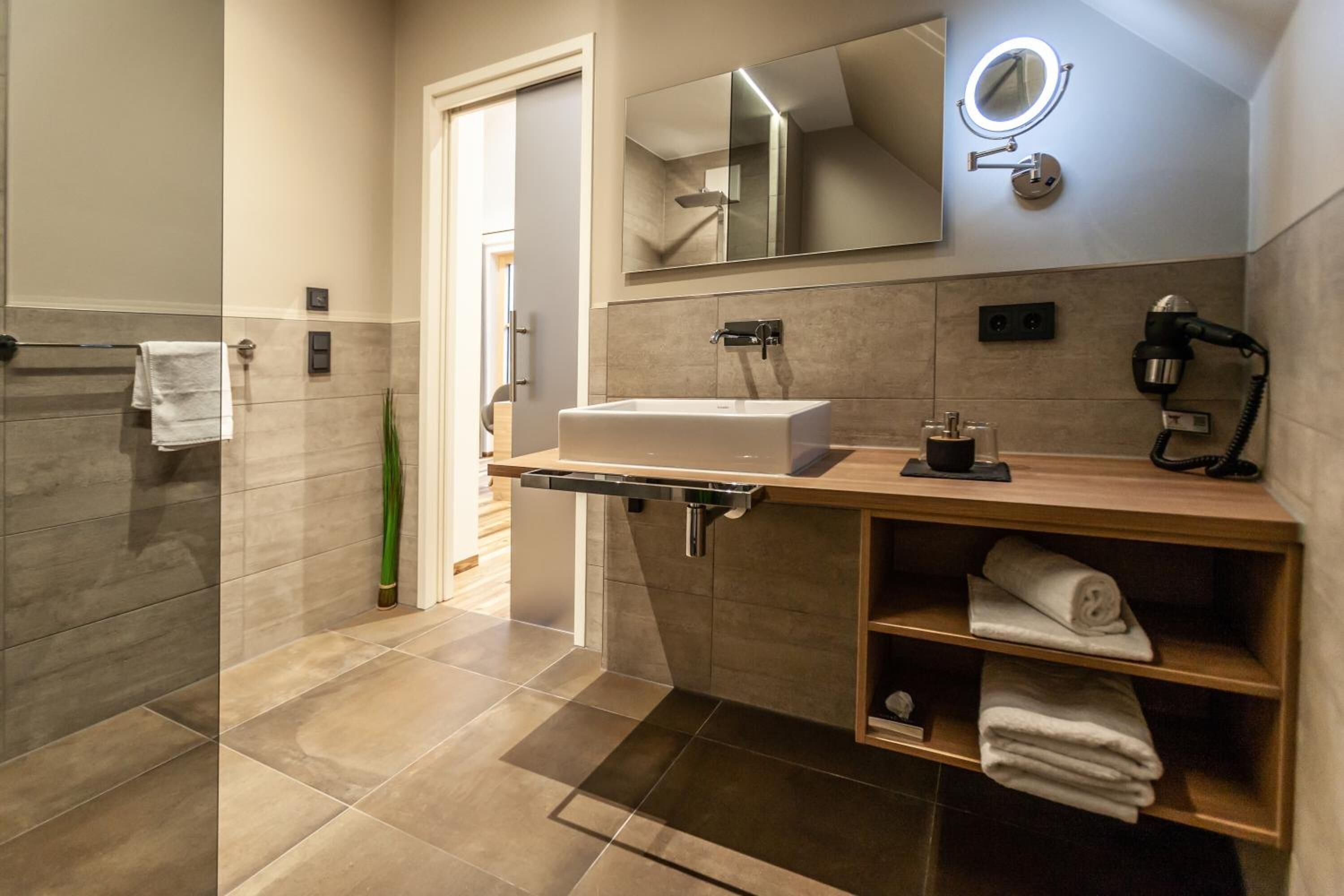 shower, free toiletries, hair dryer, towels