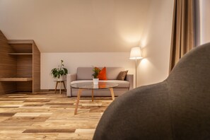 Suíte família | Área de estar | Smart TV, pisos aquecidos