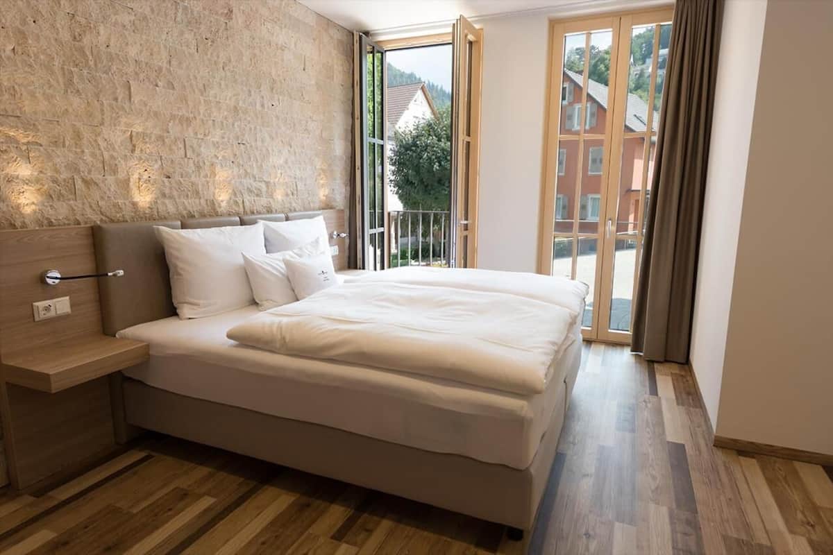 minibar, in-room safe, desk, laptop workspace