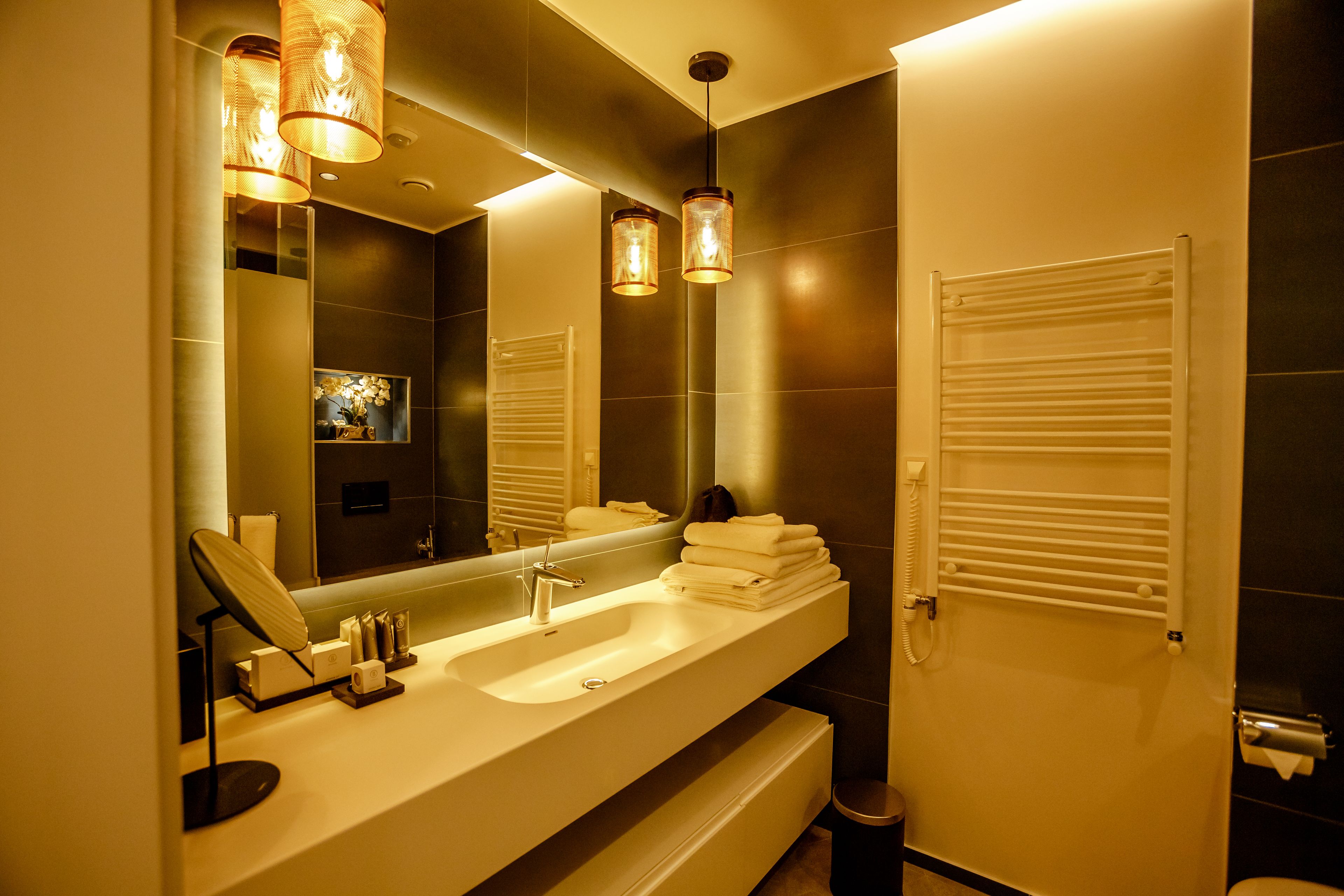 standard double or twin room, balcony, golf view | bathroom | shower, free toiletries, hair dryer, bathrobes