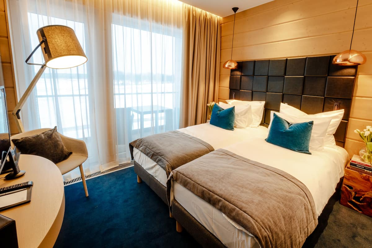 standard double or twin room, balcony, golf view | extra beds