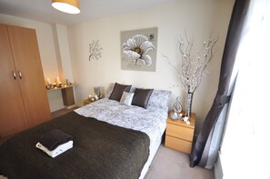 Iron/ironing board, free WiFi, bed sheets - Durward Guest Apartment (London)
