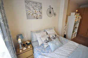 Iron/ironing board, free WiFi, bed sheets - Durward Guest Apartment (London)
