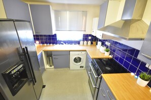 Leilighet – basic, 3 soverom | Eget kjøkken | Kjøleskap, ovn, kokeplater og vannkoker