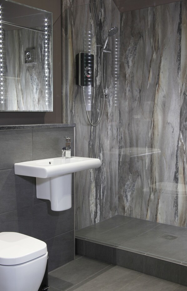 Chambre exécutive double, 1 lit double | Salle de bain | Articles de toilette (gratuits), séchoir à cheveux, serviettes fournies