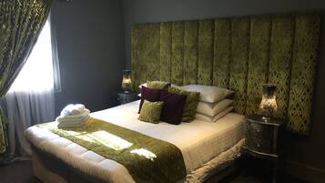 Chambre Double Supérieure | Fer et planche à repasser, Wi-Fi gratuit, draps fournis