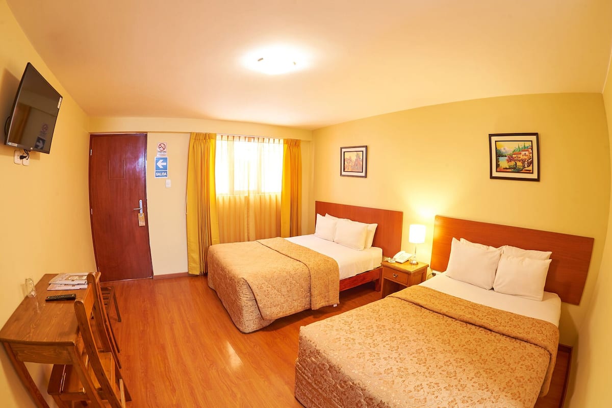 Habitación Twin | Caja de seguridad en la habitación, wifi gratis y ropa de cama
