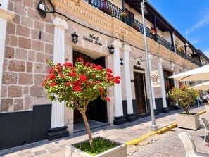 A historic building with a sign reading 'Hotel Santa Rosa.' - Hotel Santa Rosa (Arequipa)