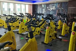 A gym with stationary bikes arranged in rows. - China Pearl Hotel (Dehua)