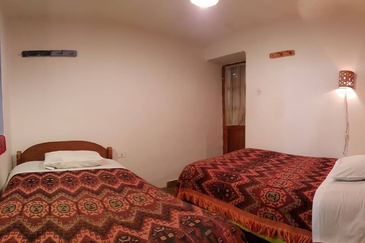 Habitación con 2 camas individuales, 2 camas individuales, baño privado | Wifi gratis y ropa de cama