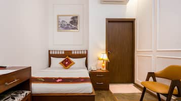 Kamar Double Superior, 1 Tempat Tidur Queen, Bebas Asap Rokok | 1 kamar tidur, minibar, meja kerja, dan tirai kedap cahaya