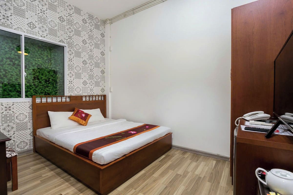 Minibar, desk, blackout curtains, soundproofing