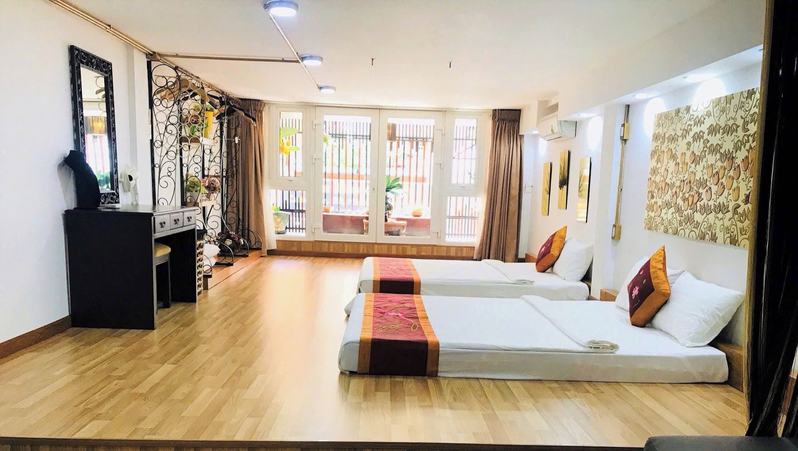 Minibar, desk, blackout curtains, soundproofing