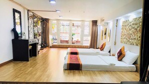 Minibar, bureau, rideaux occultants, chambres insonorisées