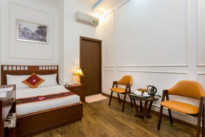 Habitación doble superior, 1 cama de matrimonio, no fumadores | Minibar, escritorio, cortinas opacas y sistema de insonorización