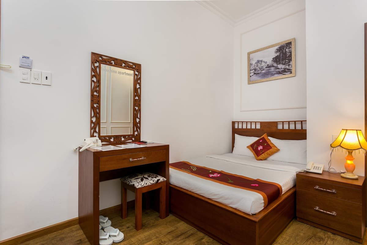 Superior Double Room, 1 Katil Ratu (Queen), Non Smoking | 1 bilik tidur, bar mini, meja, langsir/tirai gelap terus