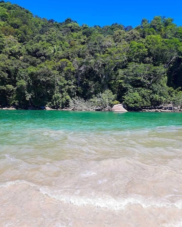 Una playa cerca