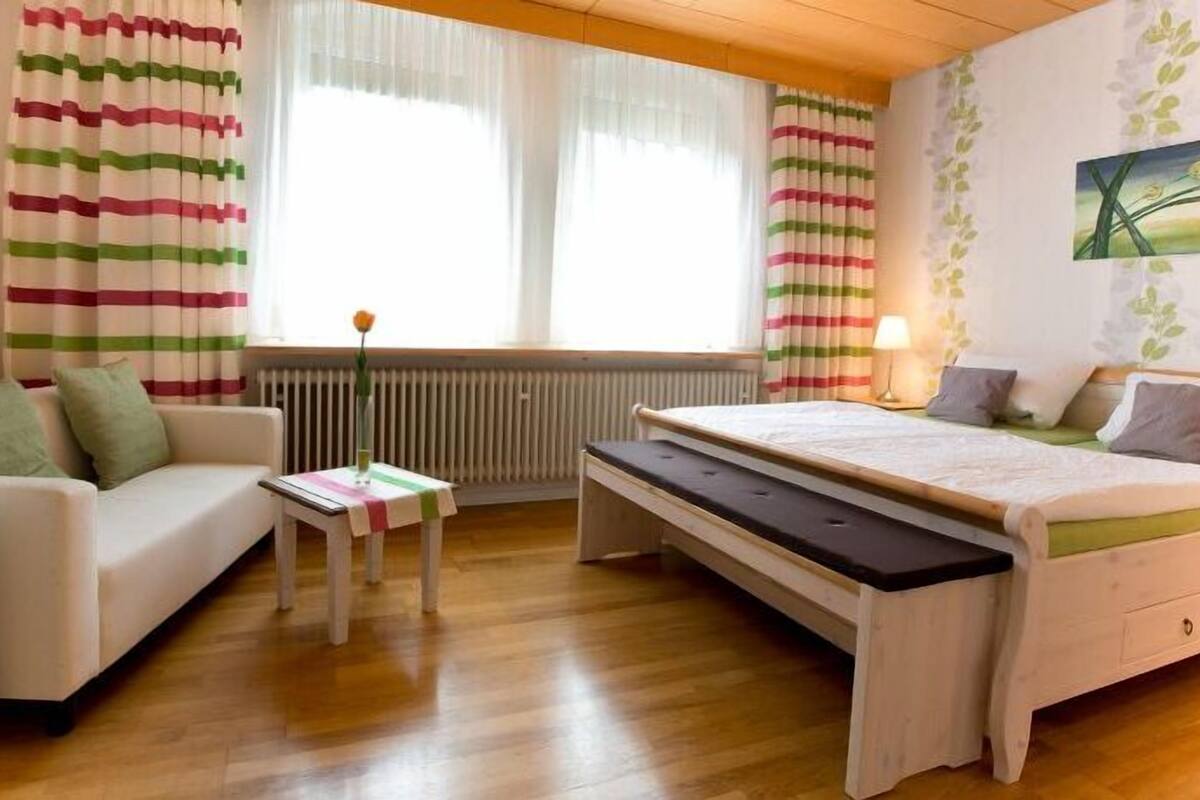 Habitación doble Confort, 1 cama matrimonial, para no fumadores | Cunas, camas extra y wifi gratis 