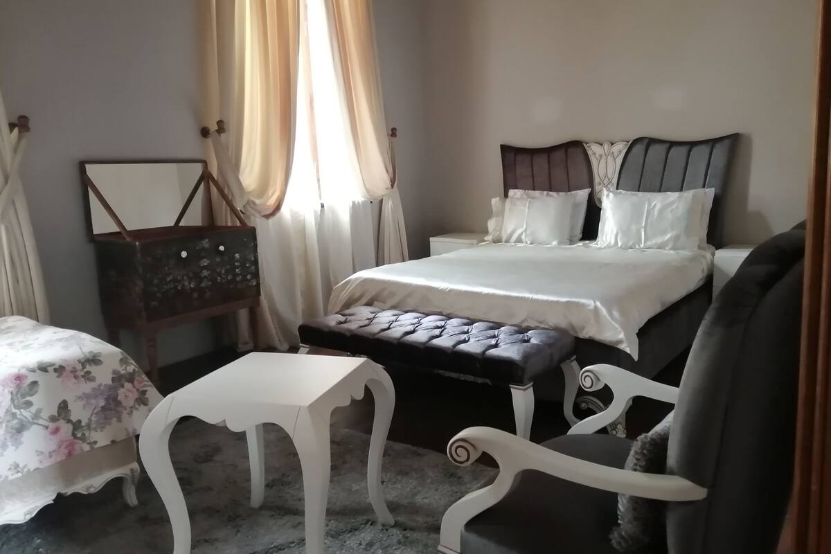 Suite | 1 habitación, minibar, caja de seguridad en la habitación y escritorio