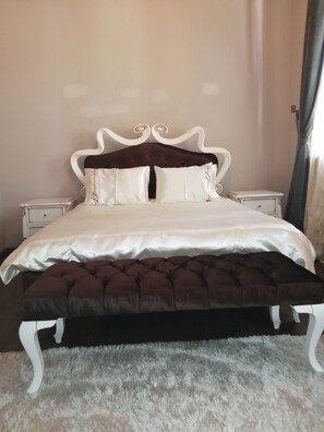 Standardrum | 1 sovrum, minibar, värdeförvaringsskåp på rummet och skrivbord