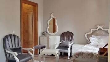 Suite | 1 bedroom, minibar, in-room safe, desk