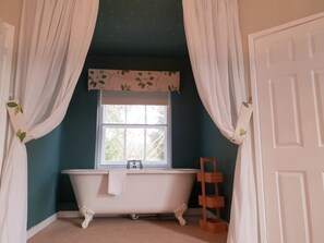 Honeymoon Double Room, 1 King Bed, Non Smoking, Valley View | 1 bedroom, premium bedding, individually decorated - Orles Barn (Ross-on-Wye)