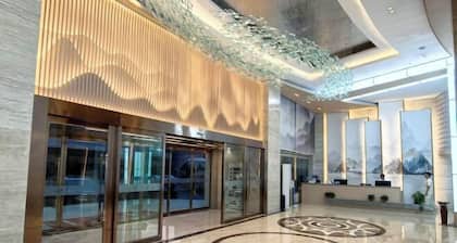 Huadu Zhenyue Hotel (Shangrao No.1 Middle School Bus Station)