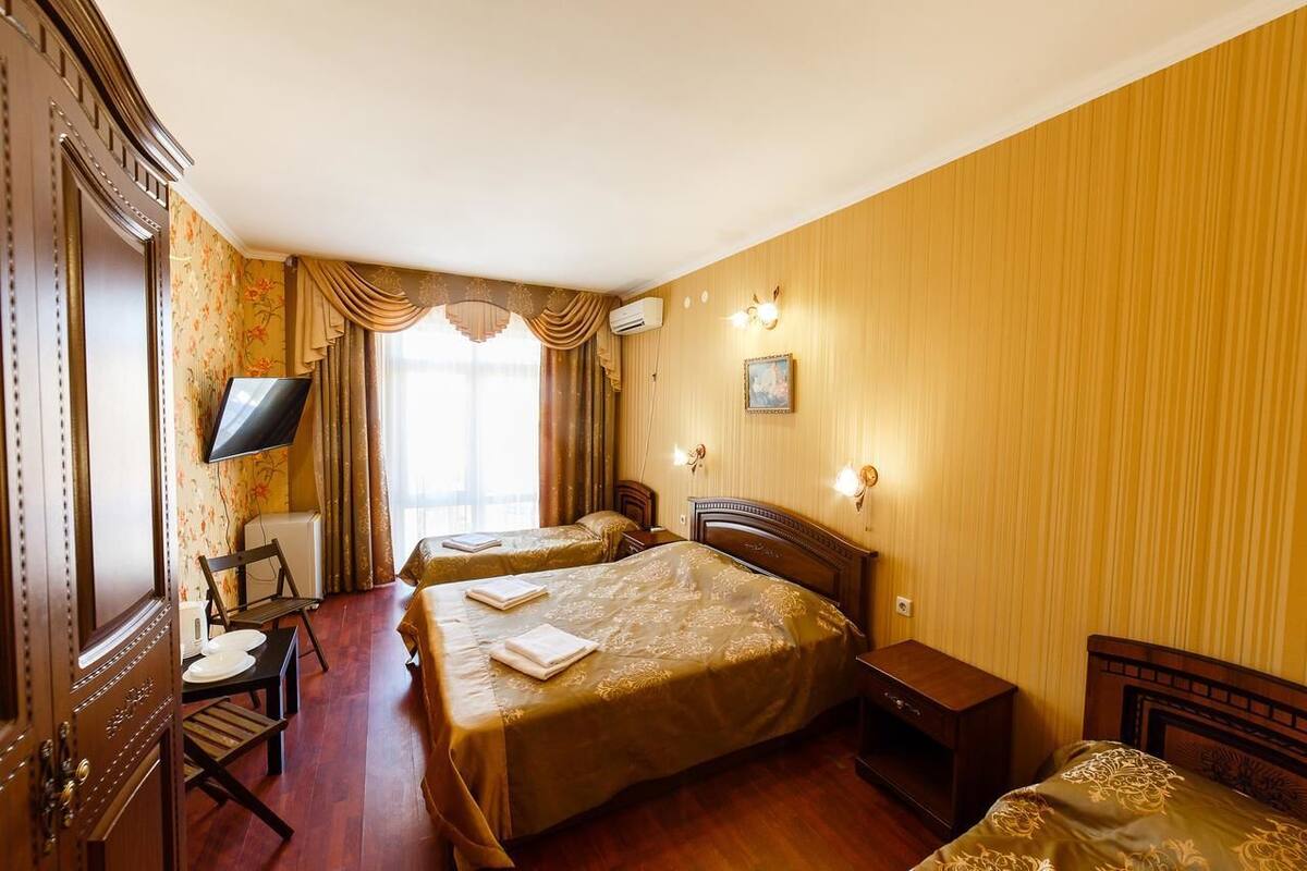 Superior Triple Room, Multiple Beds, Non Smoking | 2 bedrooms, in-room safe, cots/infant beds, rollaway beds