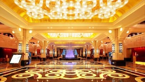 A grand lobby with a large chandelier, a fountain, and a reception desk. - Jinjiang International Hotel Ganzhou (GANZHOU)