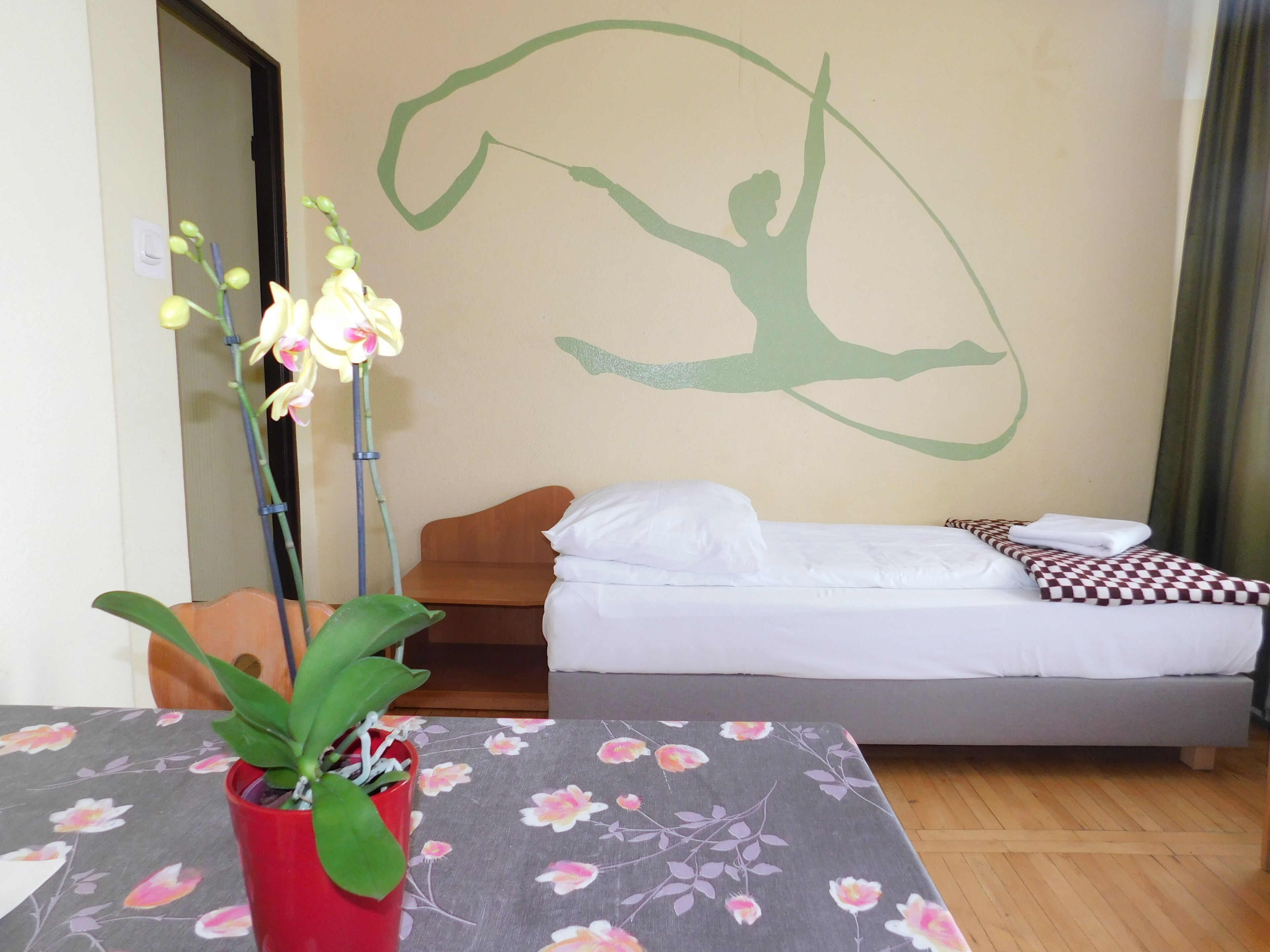basic triple room | in-room safe, iron/ironing board, free wifi, bed sheets