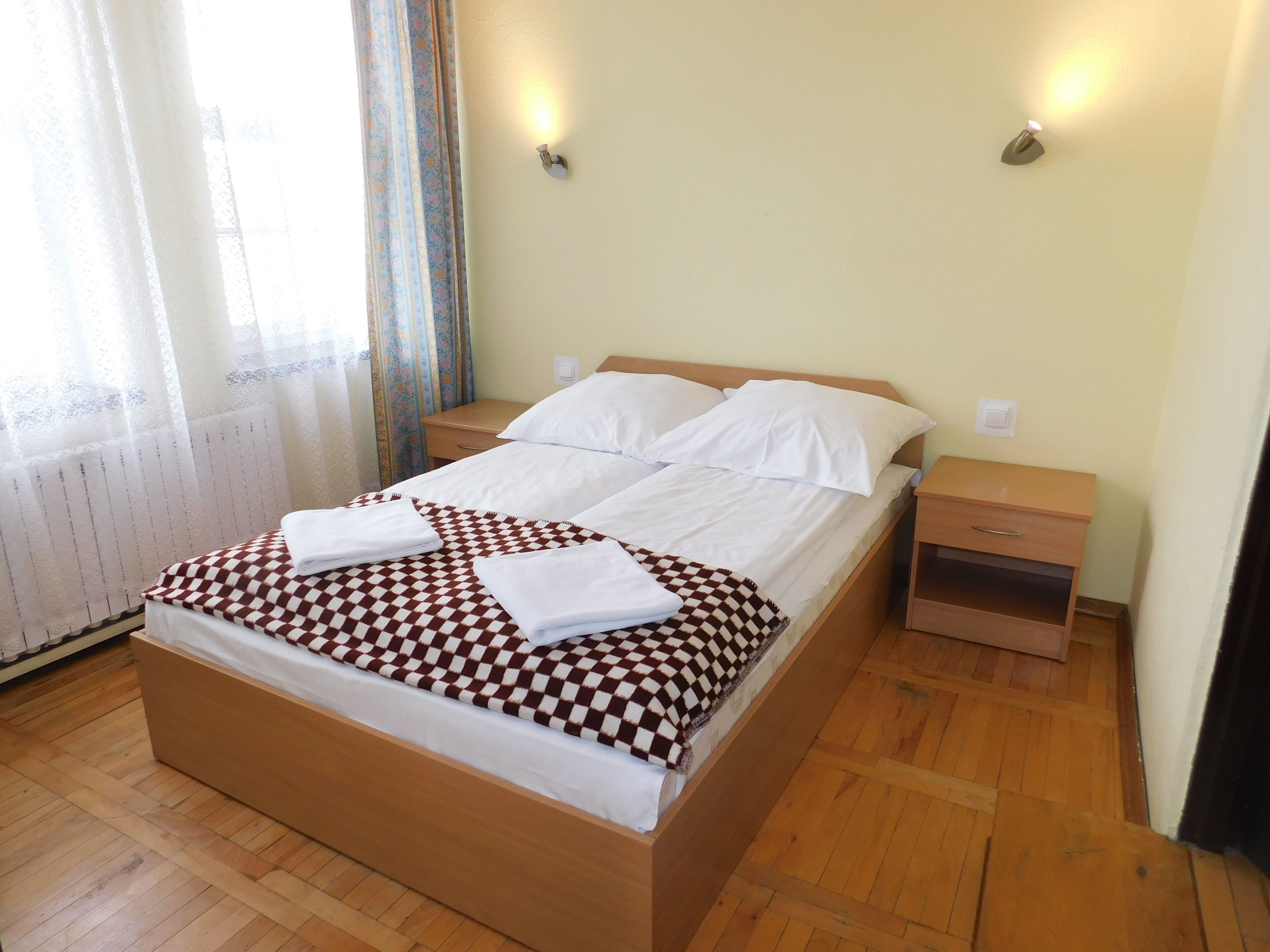 basic single room | in-room safe, iron/ironing board, free wifi, bed sheets