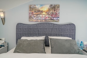 Egyptian cotton sheets, premium bedding, Tempur-Pedic beds, minibar - Robin Hood Hotel (Beykoz)