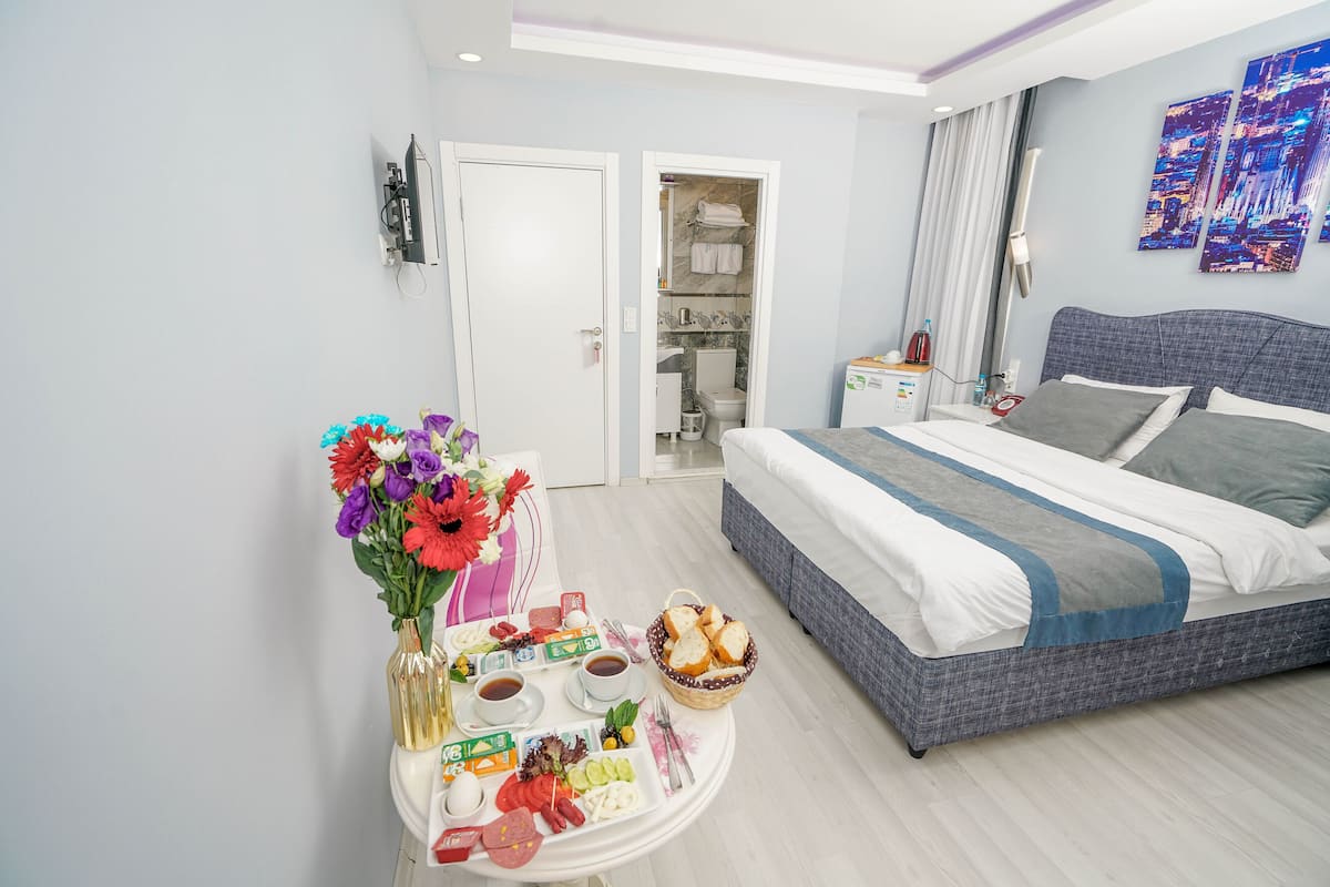 Romantic Double Room, Garden View | 1 bedroom, Egyptian cotton sheets, premium bedding, Tempur-Pedic beds