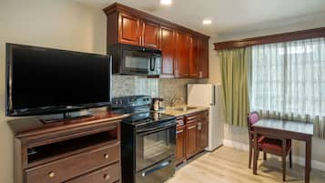 Studio Suite, 2 Queen Beds, Non Smoking | Private kitchen