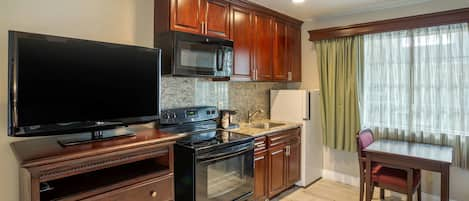 Studio Suite, 2 Queen Beds, Non Smoking | Private kitchen