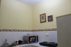 Quarto quádruplo, várias camas, para não fumantes | Cozinha compartilhada | Geladeira, micro-ondas, fogão, cooktop