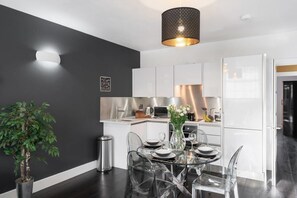 Executive Apartment, 1 Bedroom (Flat 4) | Private kitchen | Full-size fridge, microwave, oven, stovetop