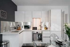 Private kitchen - Kings Apartments by Flagons Living (Reading)