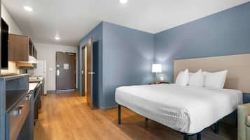 Desk, laptop workspace, iron/ironing board, free WiFi