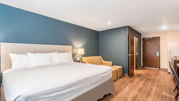 Deluxe Studio, 1 King Bed with Sofa bed, Non Smoking, Refrigerator & Microwave | Desk, laptop workspace, iron/ironing board, free WiFi