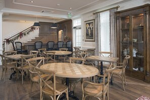 Snack bar - Old Town Bluffton Inn (Bluffton)